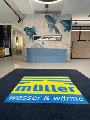 Eingangsbereich mit Teppich - Ausstellung - müller - wasser & wärme