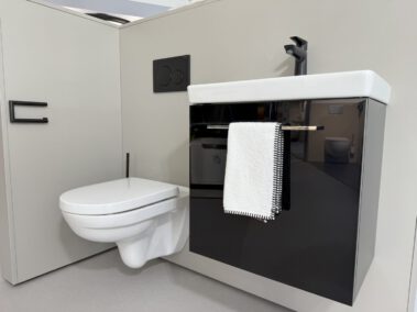 WC & Waschbecken mit Unterbauschrank